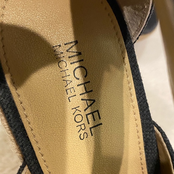 MICHAEL Michael Kors Berkley Canvas Zipper Wedge Platform Sandals Black 5.5 EUC - Picture 13 of 15
